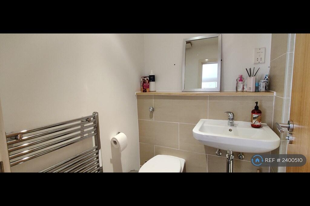 Master Bedroom With Ensuit Toilet And Shower