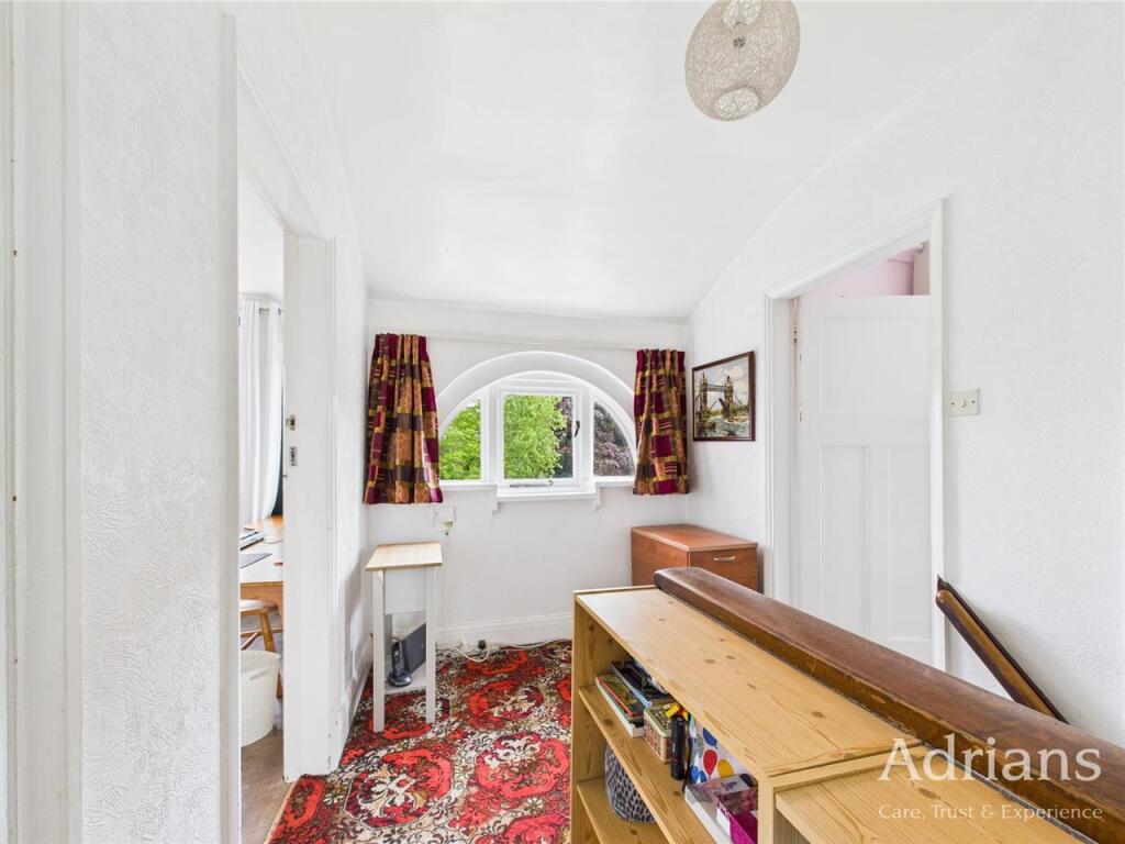 FIRST FLOOR LANDING
