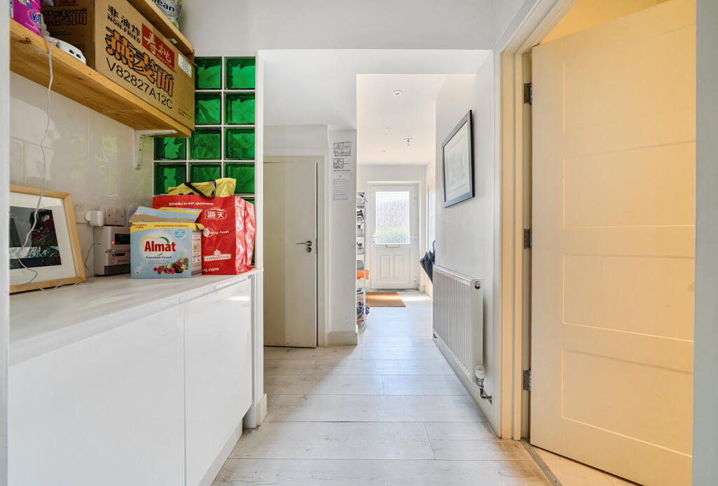 1303874-5-68553c8...