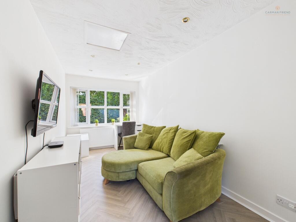 Sitting/Play Room