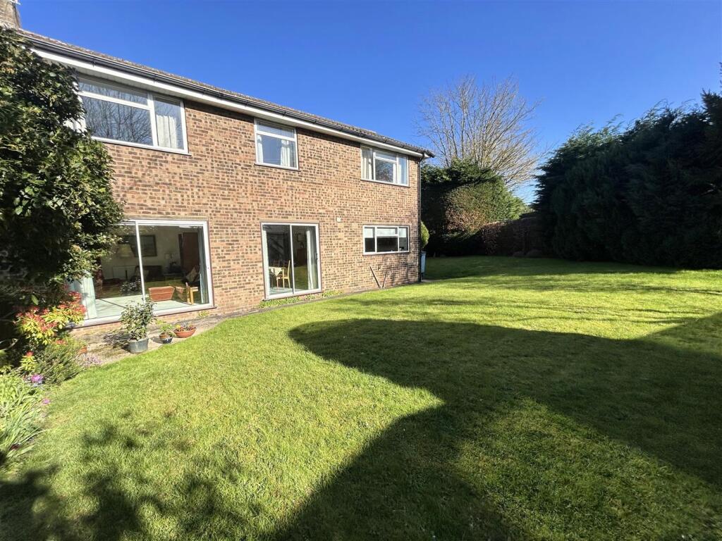 8 Orchard Close