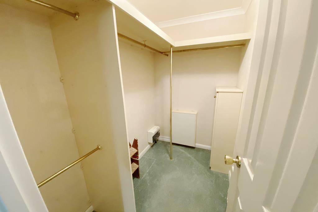 Walk-in wardrobe