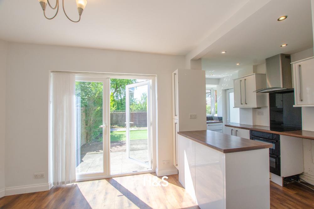 29 Hurdis Road - Dining area.jpg