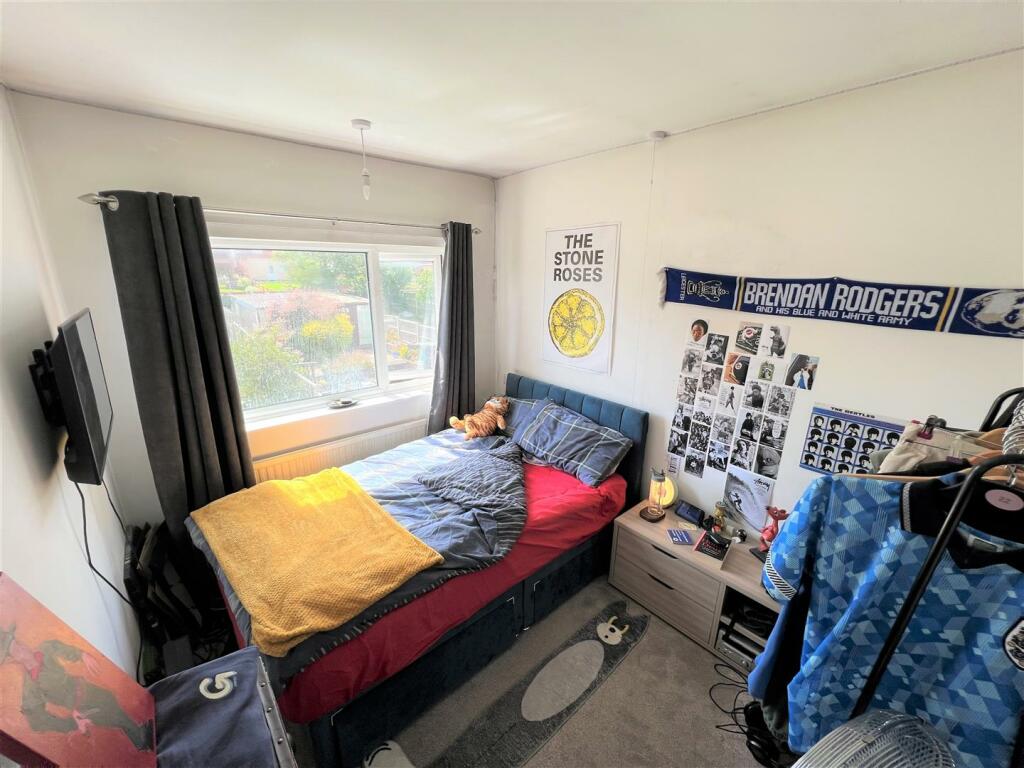 Bedroom 2.JPG