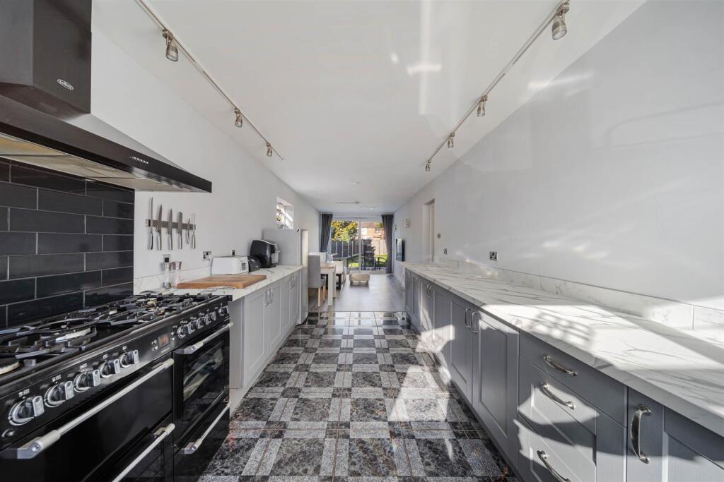 Live In Breakfast Kitchen