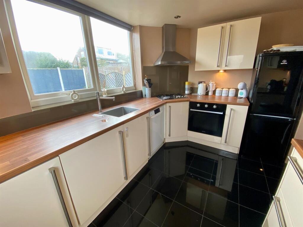 kitchen 1.jpg
