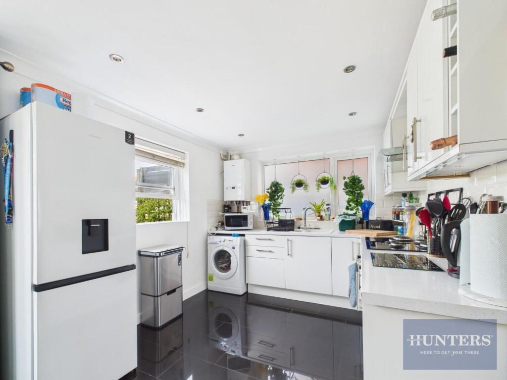 Kitchen / Dining Area