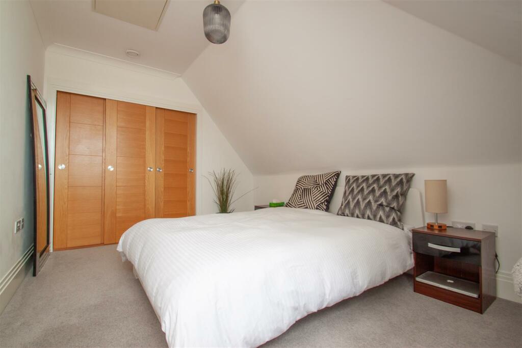 bedroom 4.jpg