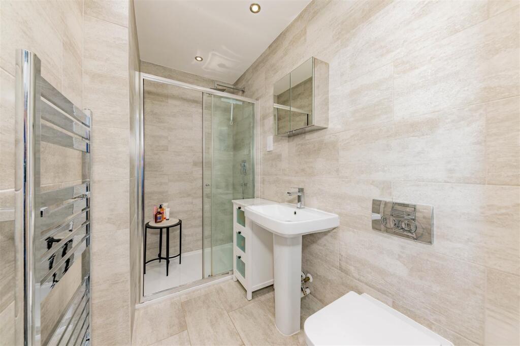 Flat 18 Anton House Forthill Road BF-9.JPG