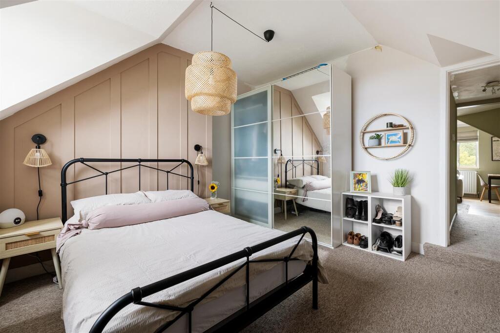 Conifers Lodge, IG8