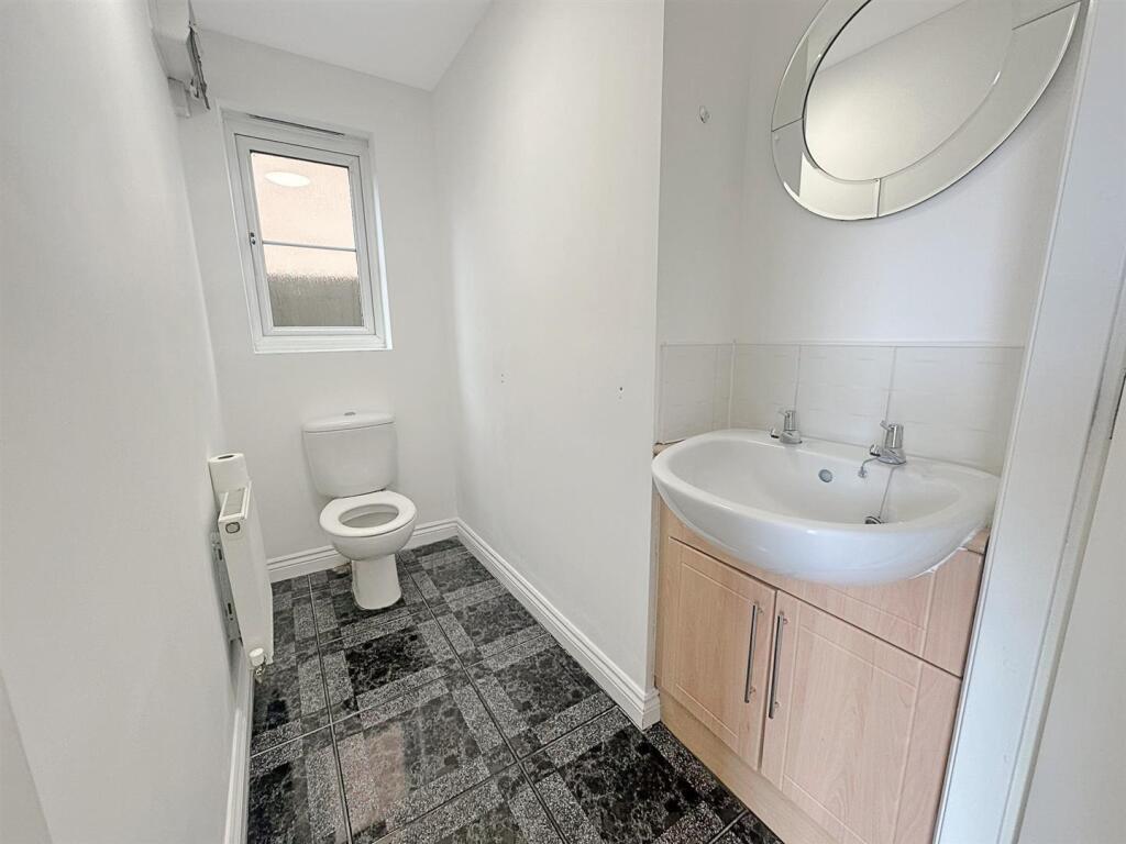 Downstairs-toilet.jpg