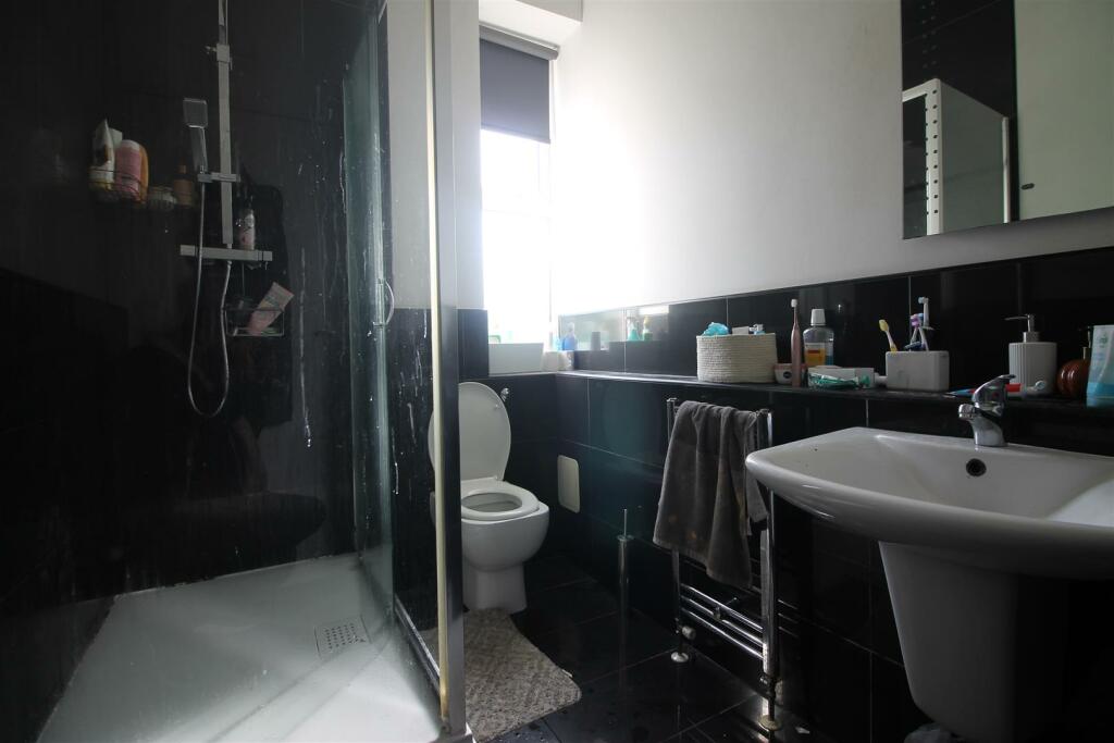 79BCR- Bathroom 3.JPG