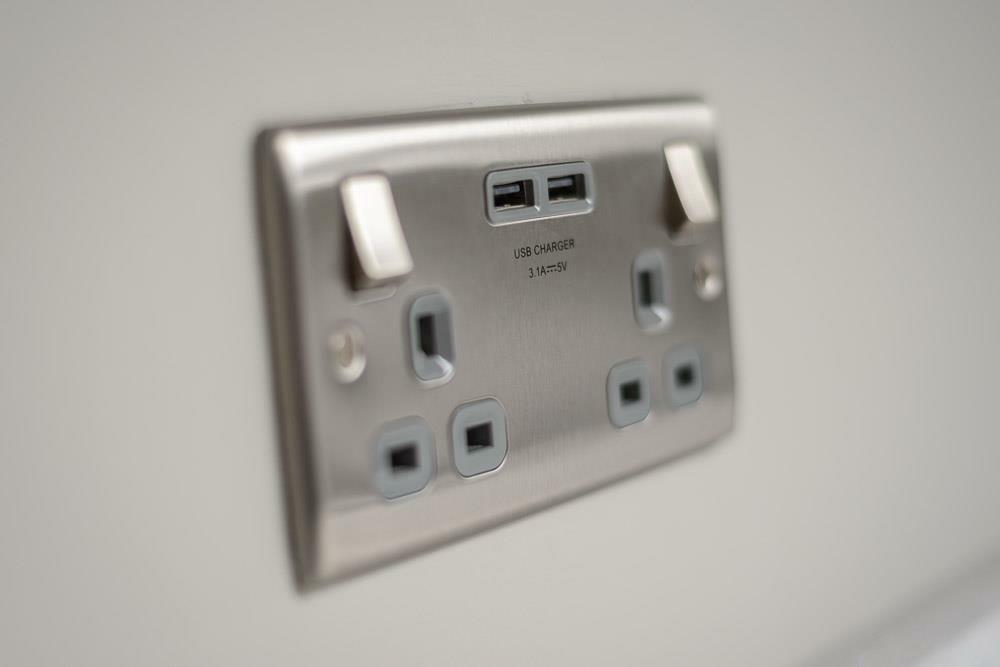 WL-WEAVERS-HOUSE [USB Charge].jpg