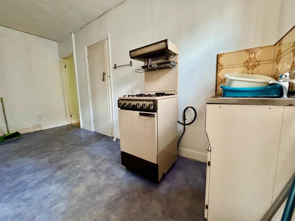 Kitchen: