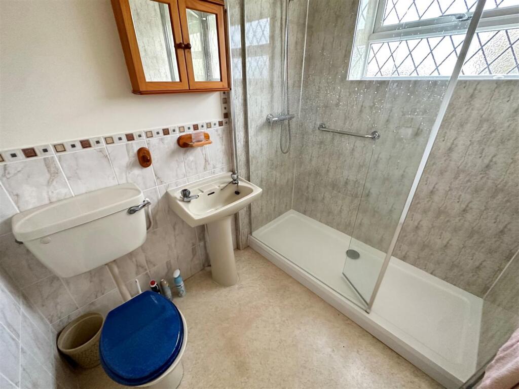 GROUND FLOOR SHOWER ROOM