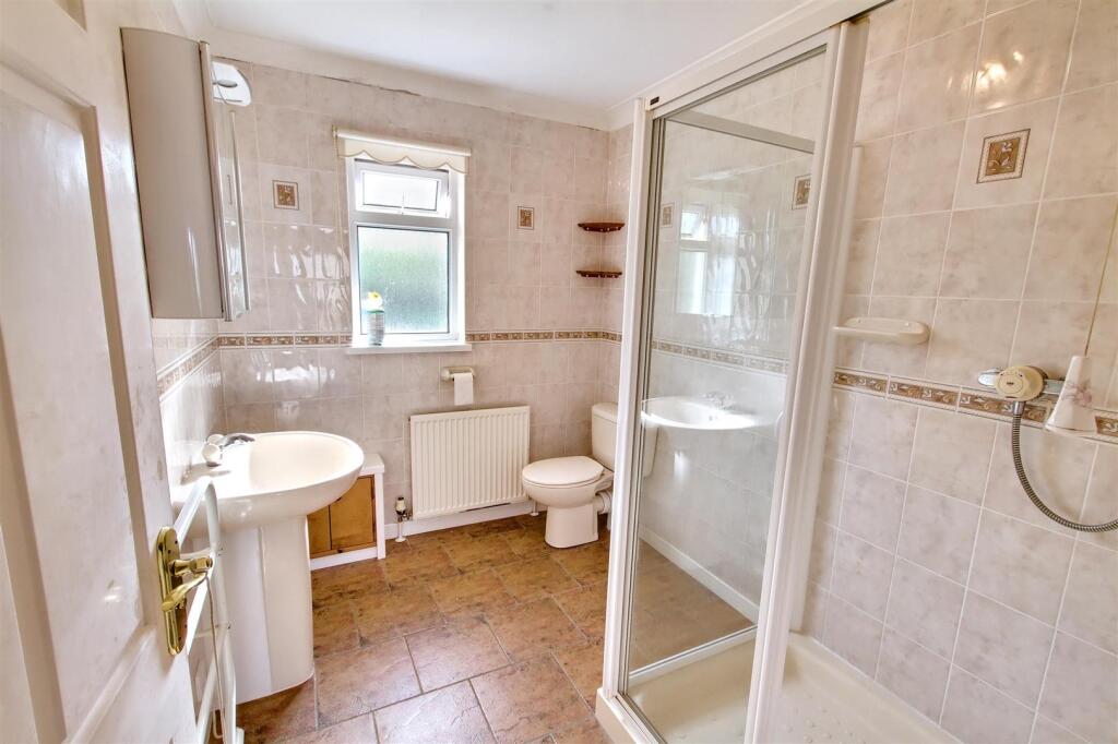 Bedroom 2 en-suite