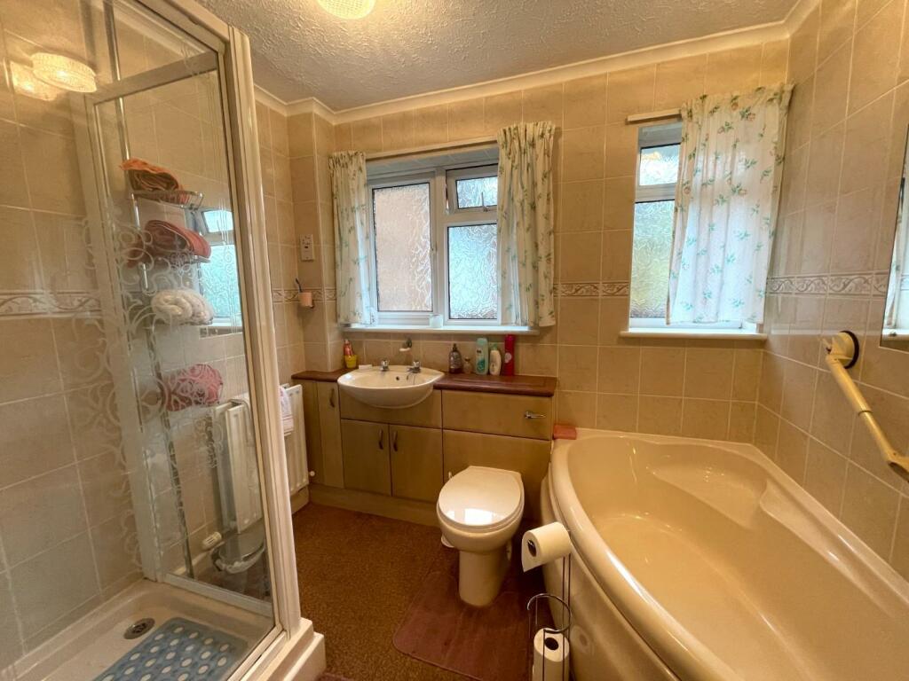 Bathroom.JPG