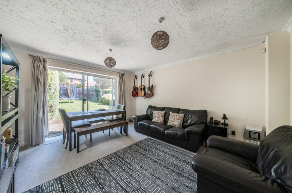 1347991-4-68bed53...