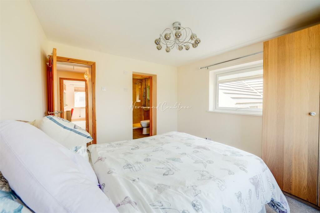 Padarn Close, Cyncoed, HernCrabtree (34).jpg