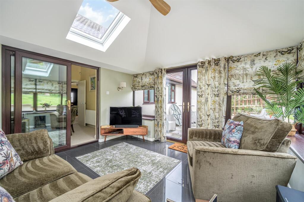 Oaktree Garden Room 25.jpg