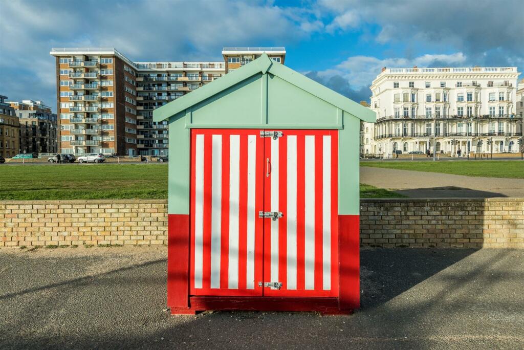 Beach Hut 18c_8.jpg