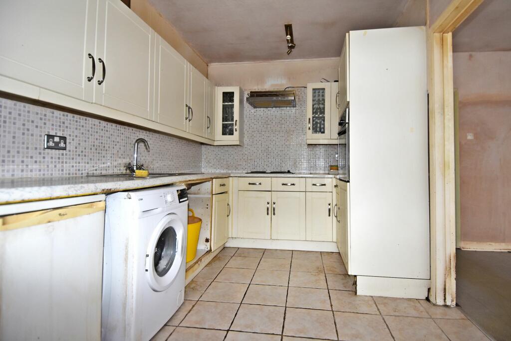 KITCHEN/BREAKFAST
