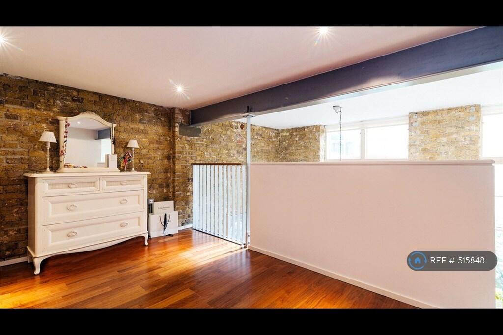 Mezzanine Bedroom Upstairs
