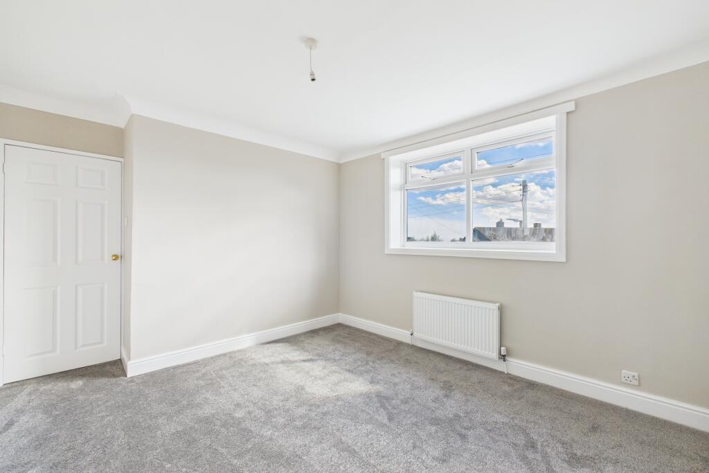 CAM04201G0-PR0107-STILL017