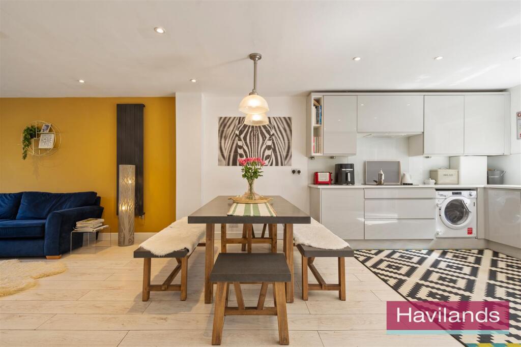 Blenheim Close-17.jpg