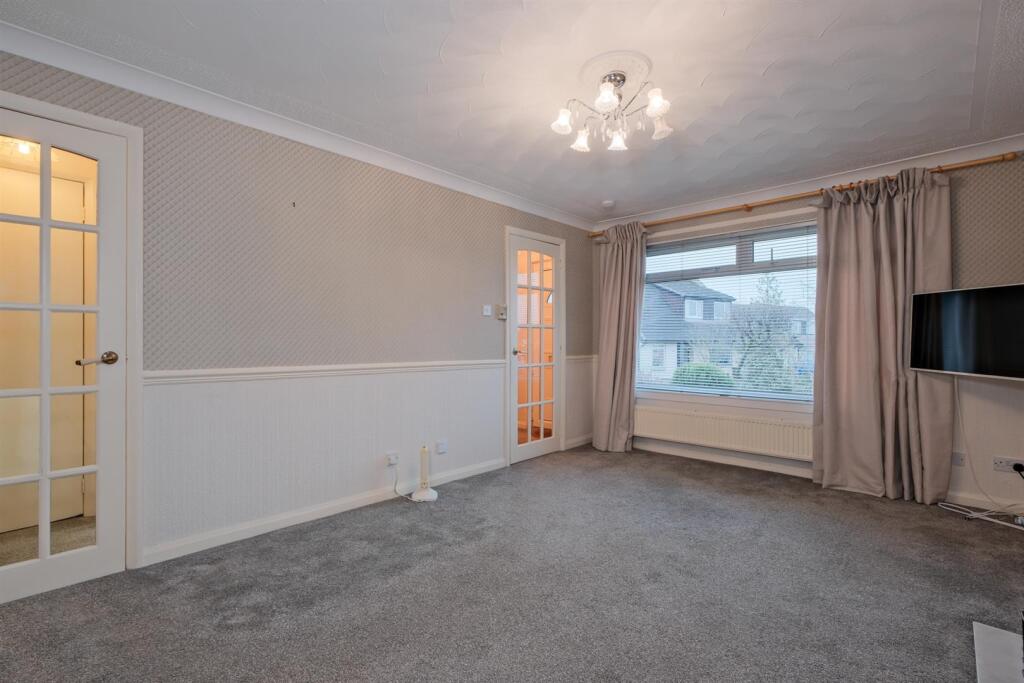 011-3 East Ave, Carluke ML8 5TS.jpg