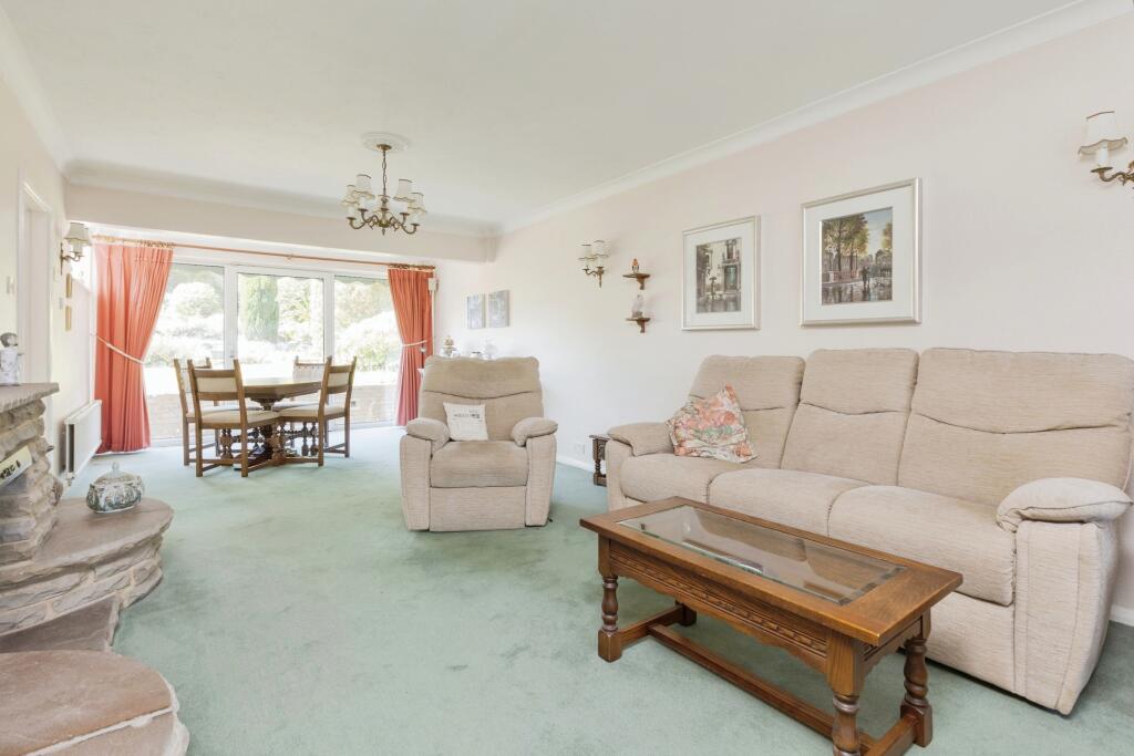 Lounge/Dining Room