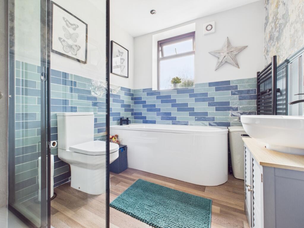 CAM03729G0-PR0161-STILL013