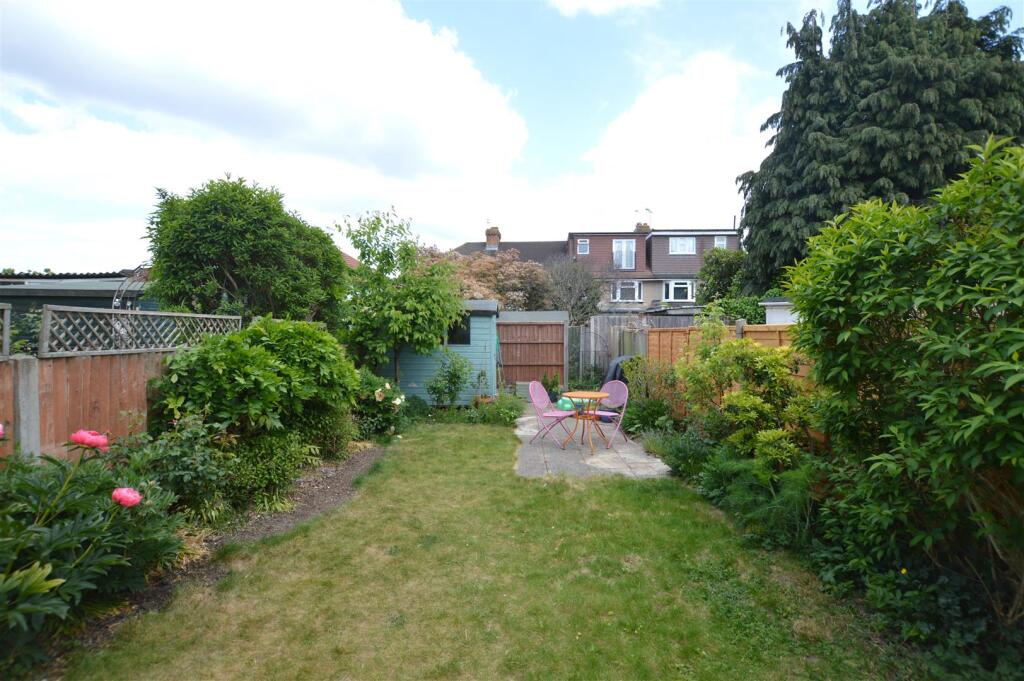 81 Wills Crescent gdn 2.JPG