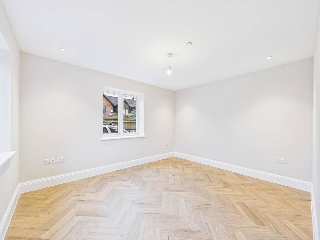 CAM01354G0-PR0620-STILL001