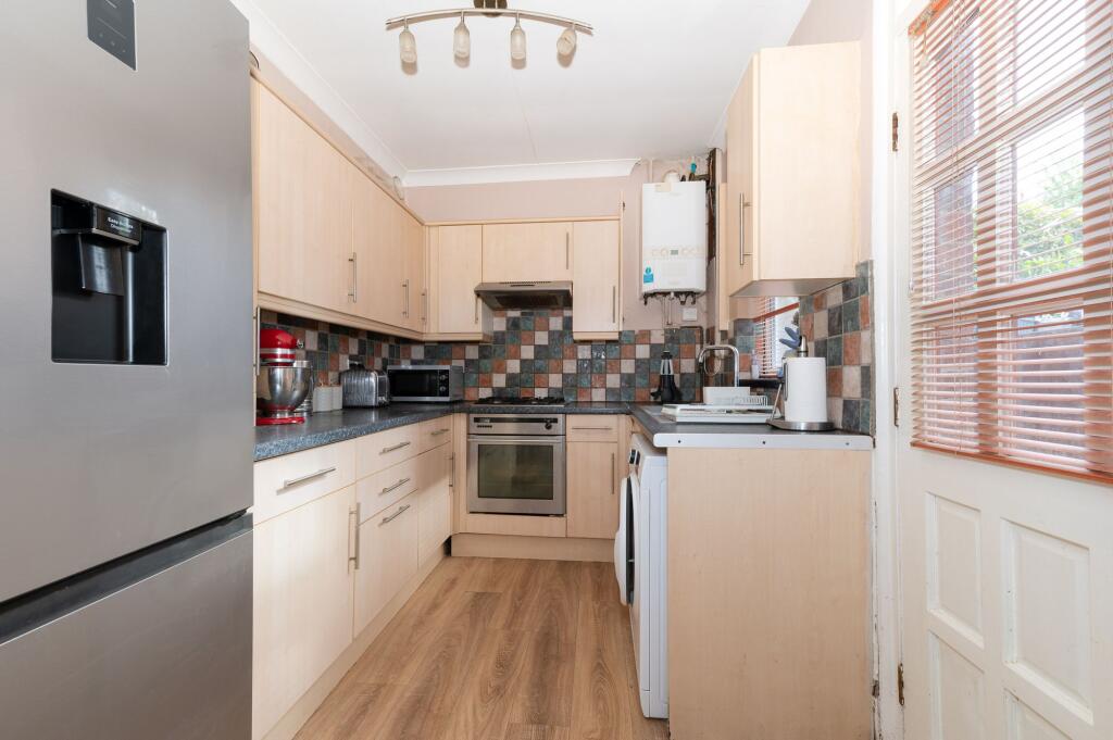 KITCHEN DINER AND LOUNGE