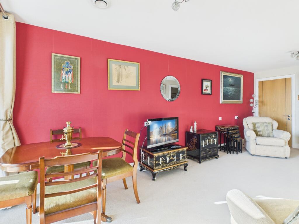 CAM04922G0-PR0072-STILL005