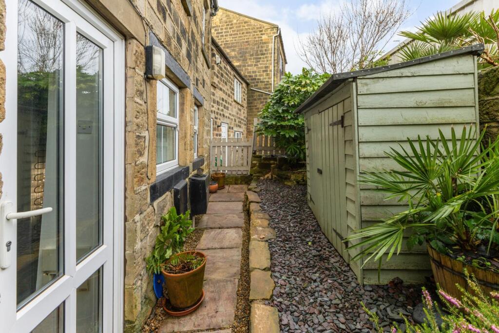 83745_36 Leeds Road Rawdon (22).jpg