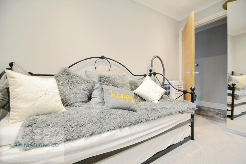 2bdd2762-Bedroom ...