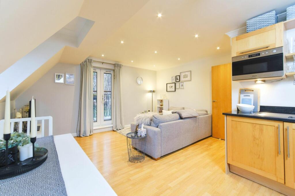Lounge / Kitchen