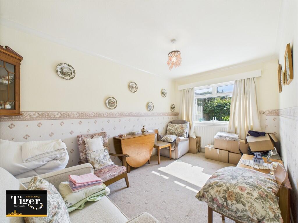 CAM02176G0-PR0585...