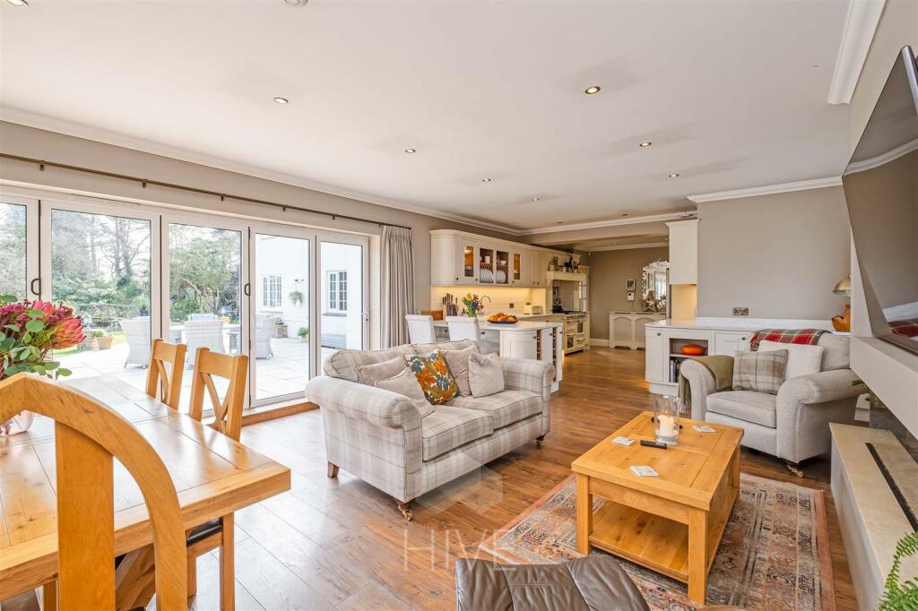 Bi-fold doors offering indoor/outdoor living