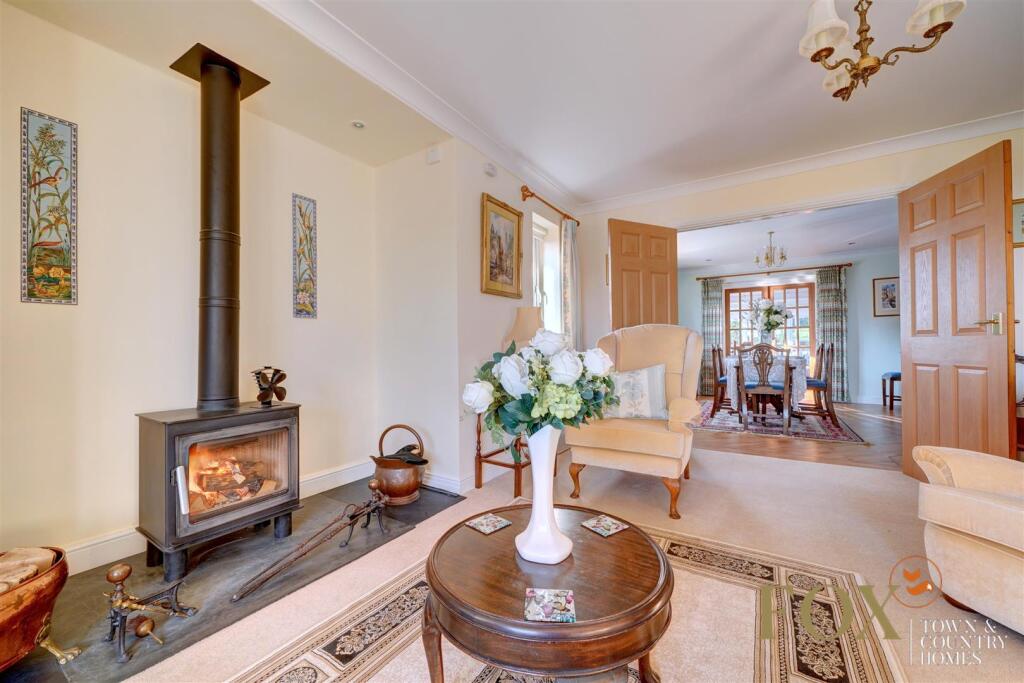 15 Chase Rd (16).jpg