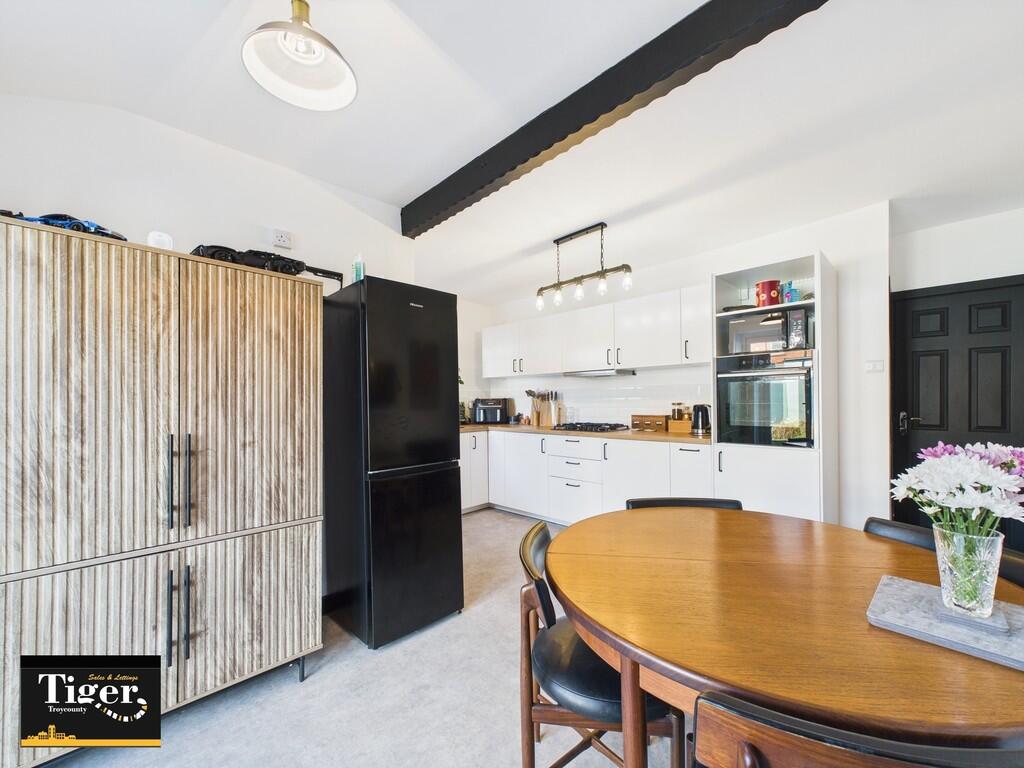 CAM02176G0-PR0518...