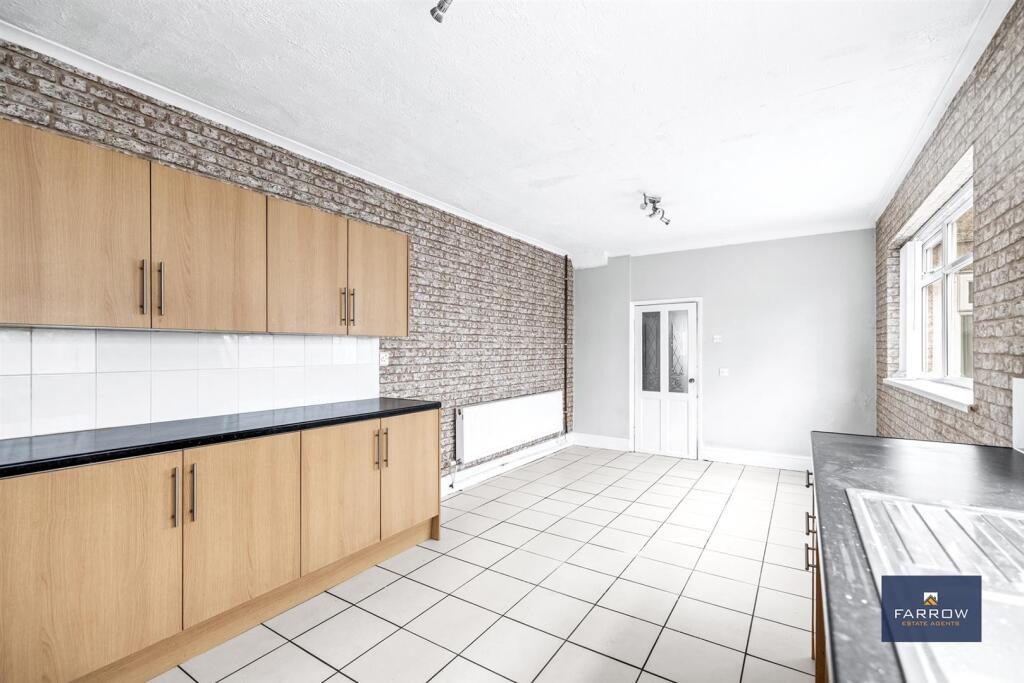 Kitchen / Breakfast Room