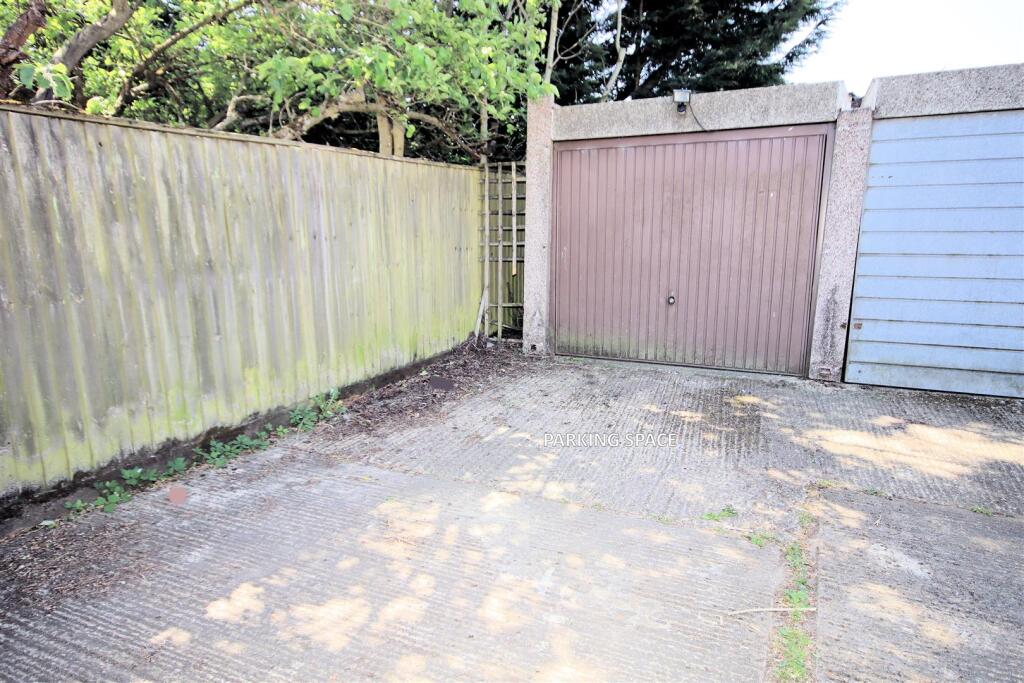 Single Garage &amp; Parking Space