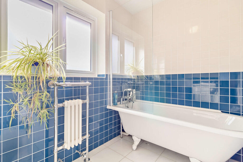 8567748-interior0...