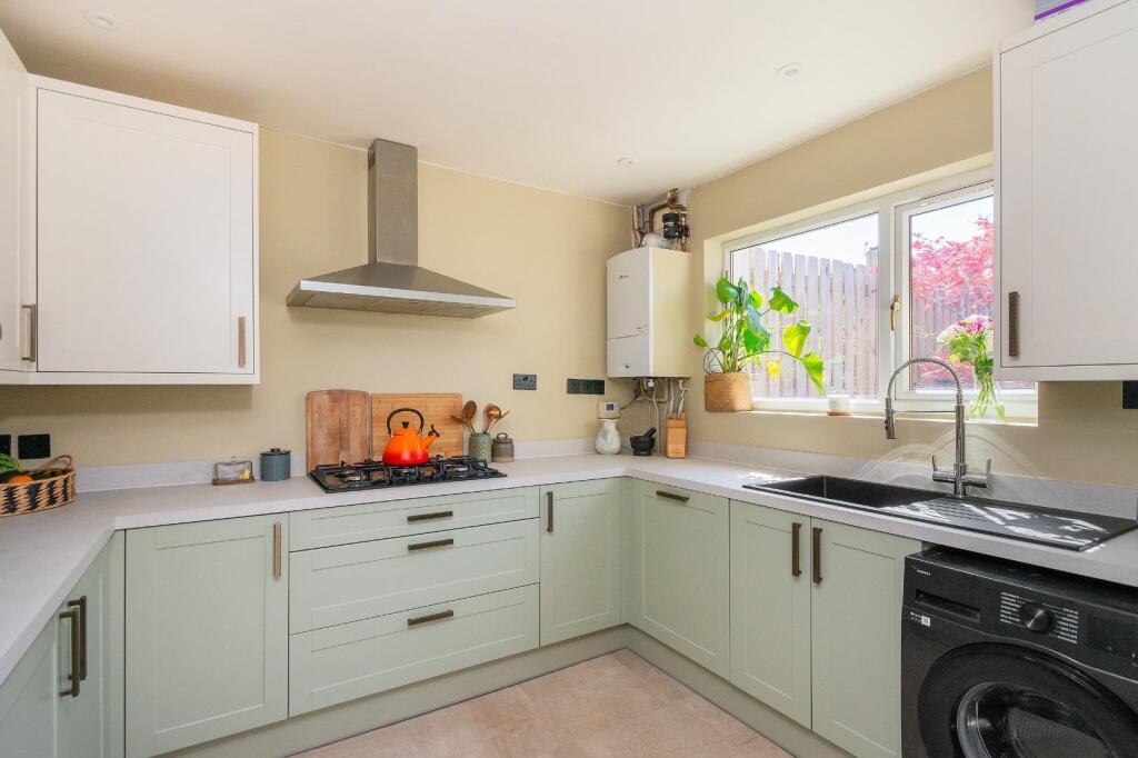 6M5RBR - Kitchen B.jpg