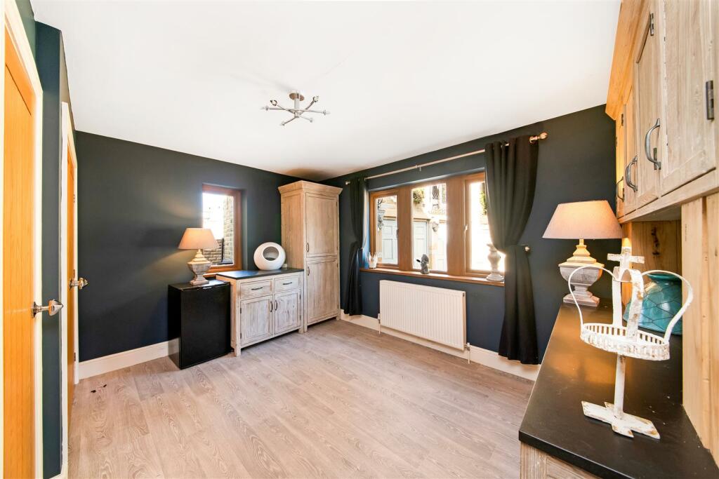 BOOT ROOM/UTILITY ROOM