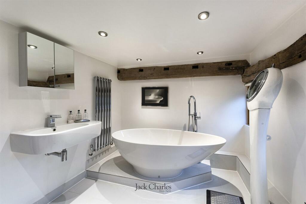 Little Bewl Farmhouse, TN3 8JL 012.jpg
