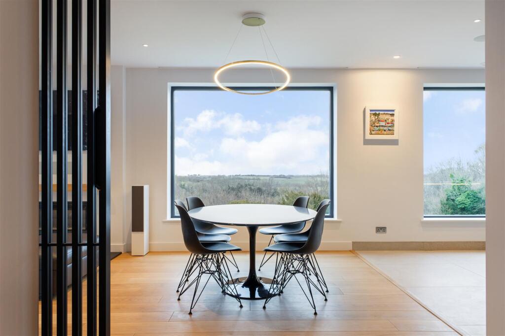 Dining Room.jpg